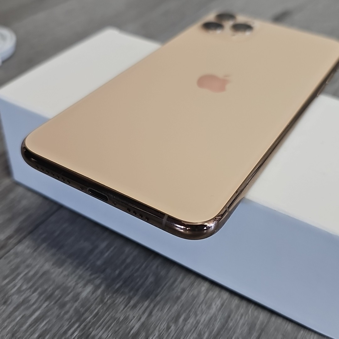 【美品】iPhone 11 Pro 256GB ゴールド Amazon.com: Apple iPhone 11 Pro, 256GB, Gold - Fully