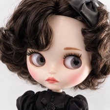 Neo Blythe ICY Doll black wavy bob hair white skin matte face nude
