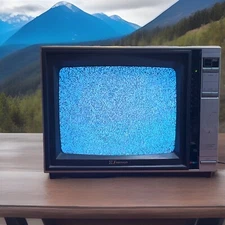 Vintage 1986 Emerson 13” CRT Tv Model ECR137 Wood Grain 