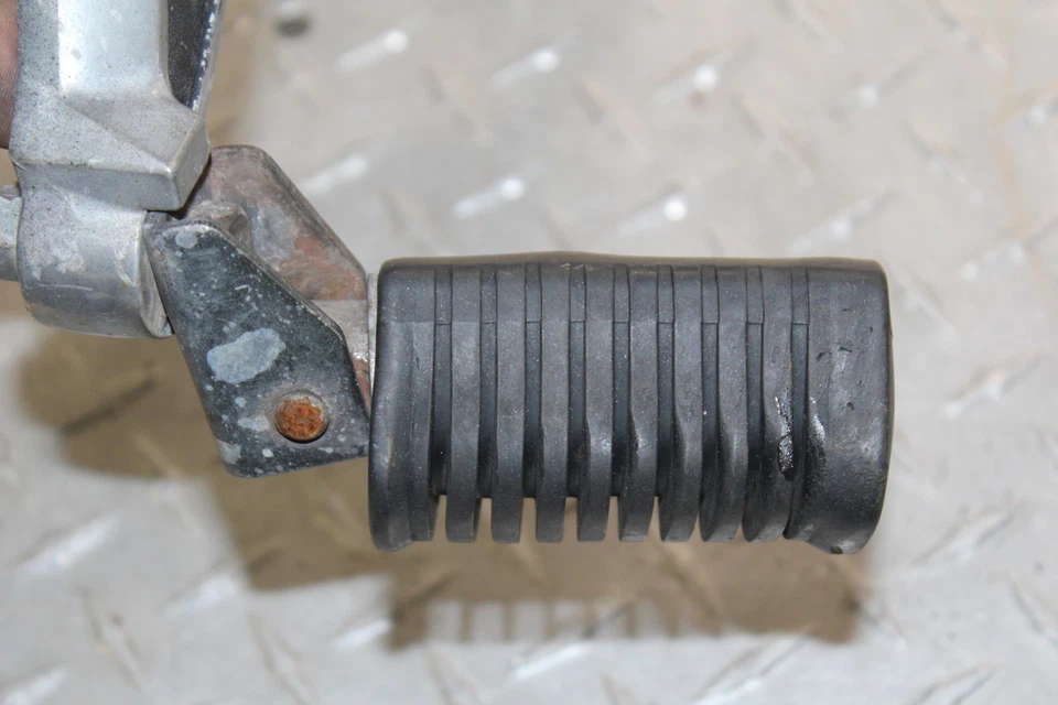 Kawasaki 750 CSR KZ750M 1982 clavija trasera derecha pasajero Foto 4 de 4