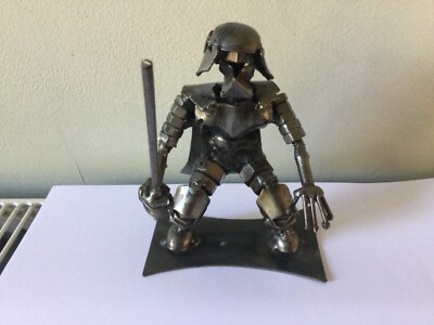Predator Metallskulptur Statue Figur Schrottmuttern Schrauben Ketten geschweißt 5'' Krieger