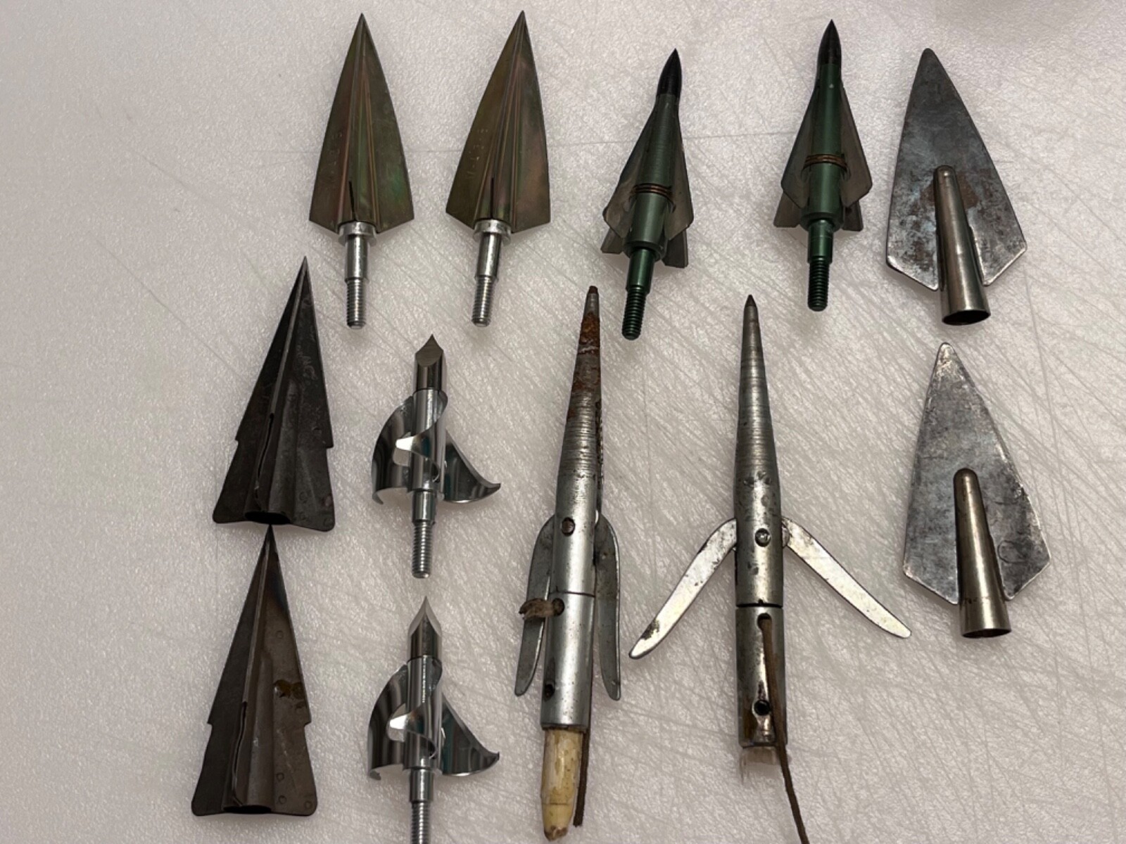 12 Vintage Broadheads / Fishpoints / Some NOS / Some Old Used / 2 of