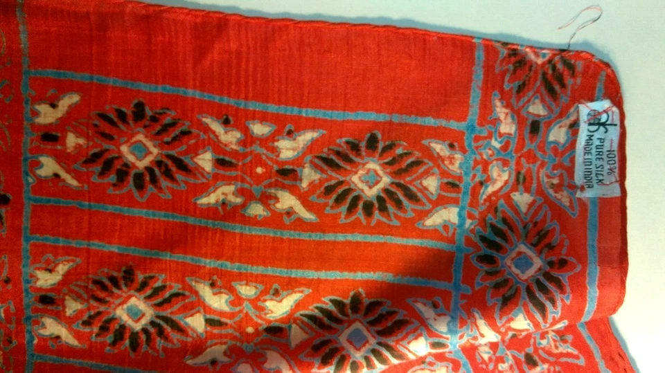 Bufanda Larga Paisley Roja Pura Seda Hecha en India Rodada a Mano Años 70 TESORO Foto 2 de 4