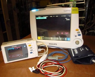 Philips IntelliVue MP30 patient monitor with NELLCOR X2 w companion AND CABLES