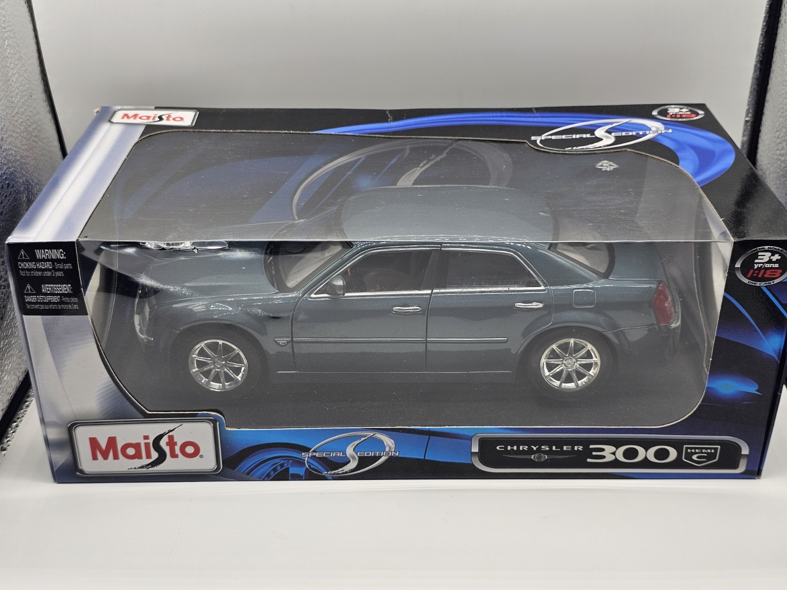 Chrysler 300C HEMI Verde 1:18 Maisto In Box