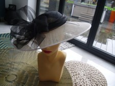 smart ladies 16" diameter  white/cream/ black wedding hatinator /ascot/races hat