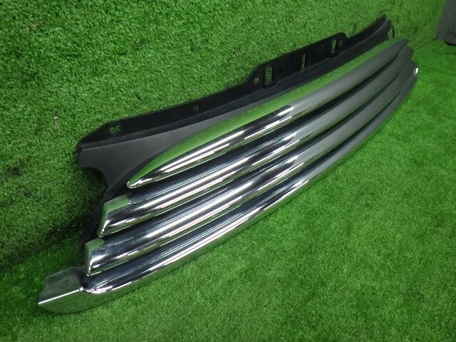 BMW MINI Cooper Clubman R55 2011 CBA-ZF16 RHD parrilla delantera usada Foto 2 de 4