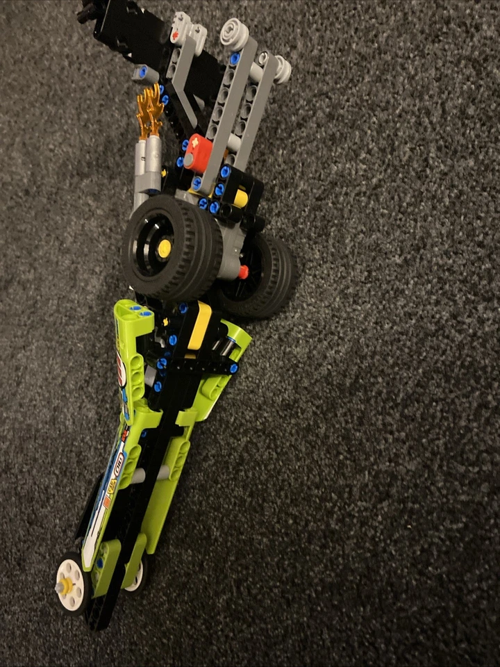 LEGO Technic 42103 Dragster, photo 3 of 3