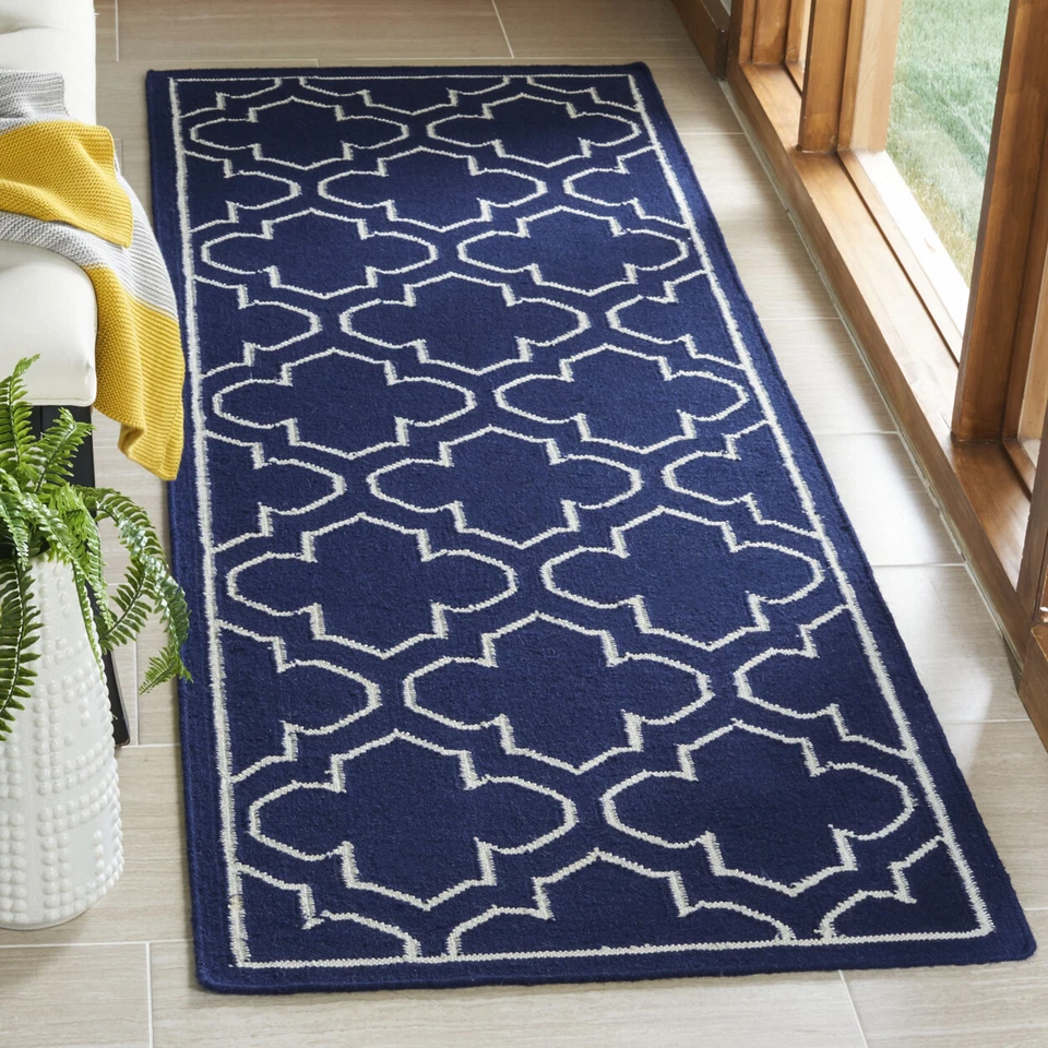 SAFAVIEH Dhurries DHU625D Handwoven Navy / Ivory Rug - Image 3 of 4