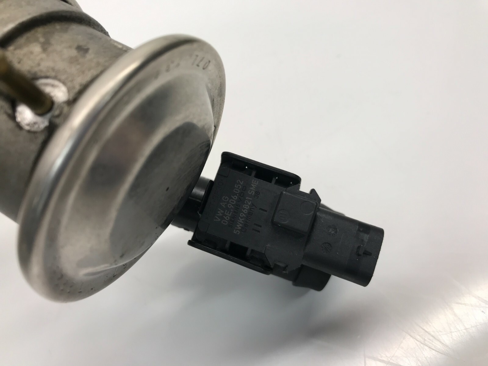 LAMBORGHINI AVENTADOR DRIVER LH SECONDARY AIR EGR TUBE VALVE OEM 470133897
