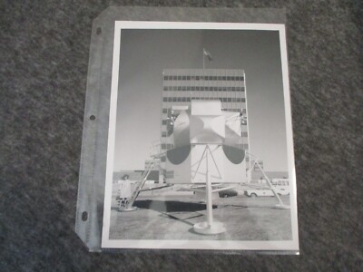 NASA APOLLO MSFC LEM-LUNAR EXCURSION MODULE MOCK-UP 1ST GEN PHOTO 8X10-BLDG 4200