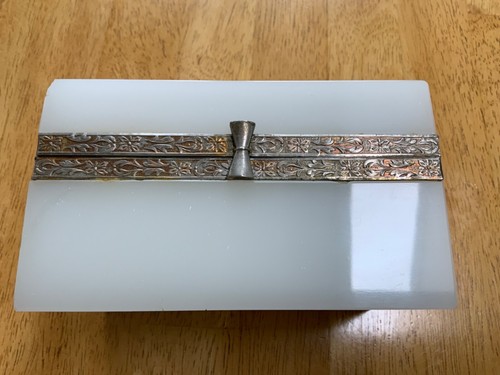 Antike französische weiße Opalglas Schmuckschatulle/Schminktischdose/Ormolu Halterungen - Bild 2 von 9