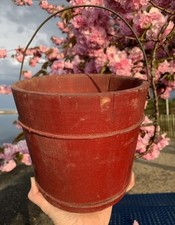 Cubo de bayas pintado con pintura roja de madera primitiva cubo mango de alambre hecho a mano antiguo