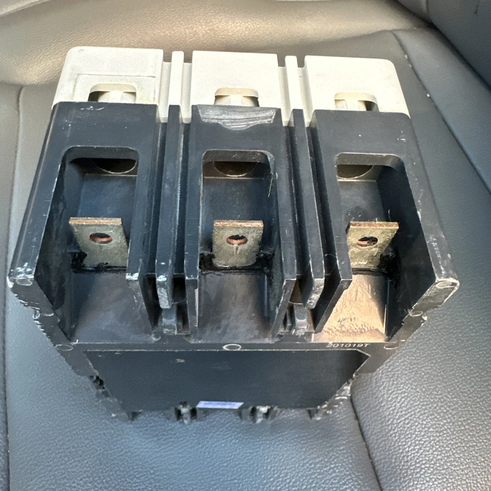 1-EATON FD3060 3 POLE 60A FD 35K CIRCUIT BREAKER (NEW TAKE OUT) - Image 4 of 4
