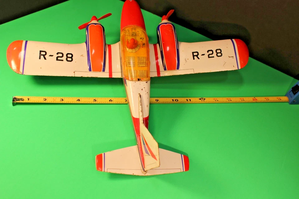 PIPER AZTEC R-28 TIN TOY FRICTION DUAL PROP AIRPLANE, CIRCA 1960 "RICO" SPANISH - Image 3 of 4
