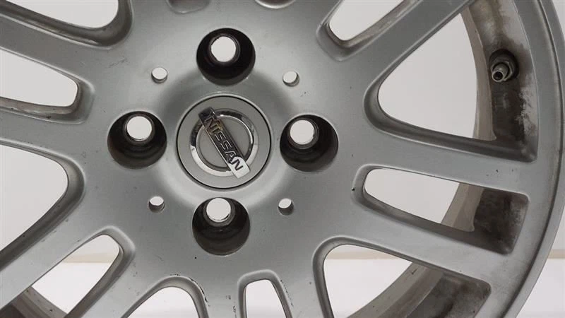 Rueda Nissan Versa 2014-2018 15x5 1/2 aleación 5 radios divididos Foto 2 de 4