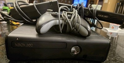 Xbox 360 S Console Model 1439 W/ Kinect, Kinect Sports,Controller, 1 Game, Works