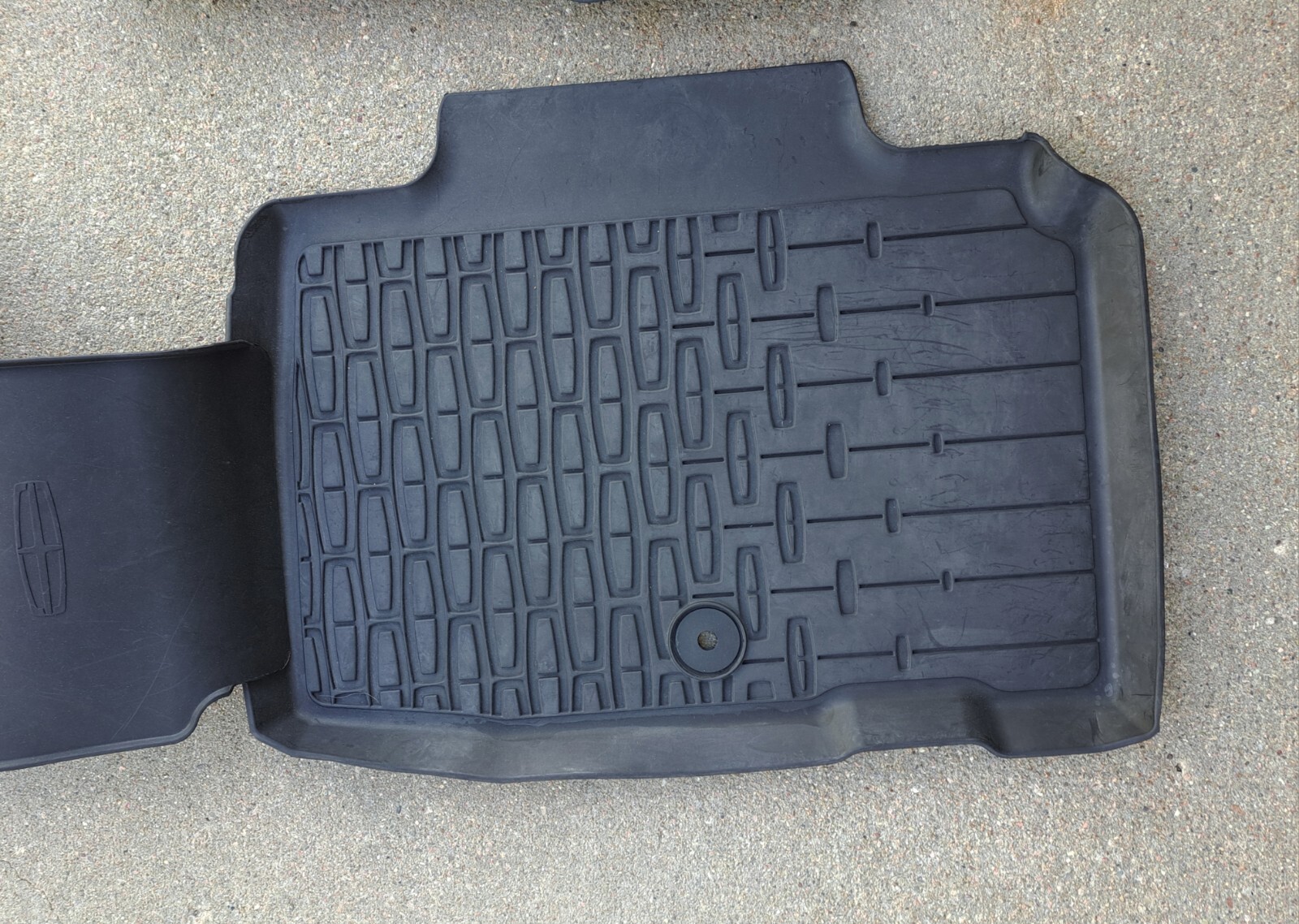 2019 2023 OEM FORD LINCOLN NAUTILUS Tray Style Molded Black Floor Mats