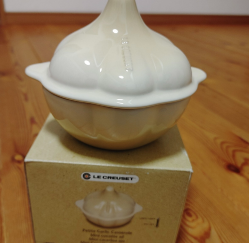LE CREUSET HARVEST COLLECTION MERINGUE GARLIC 10 OUNCE MINI COCOTTE with Box