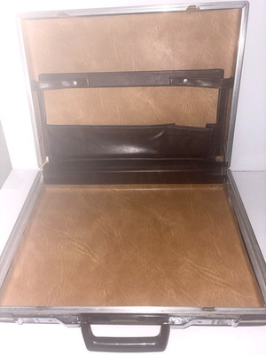 Vintage Hard-Shell Samsonite Attache Briefcase Brown Inside Pockets and Straps 
