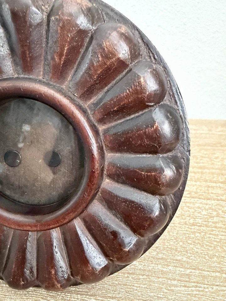 "Marco de fotos redondo de pétalos de flores de madera para pastel de barro de 6,5"" se adapta a fotos de 3x3 marrón oscuro" Foto 2 de 4