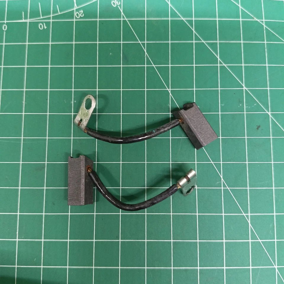 Juego de cepillos de carbono alternador vintage GEBE NOX 16 6 V 3107014101 Alemania NOS Foto 2 de 4