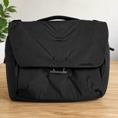Peak Design Everyday Messenger 13L V1   Black   Excellent Condition