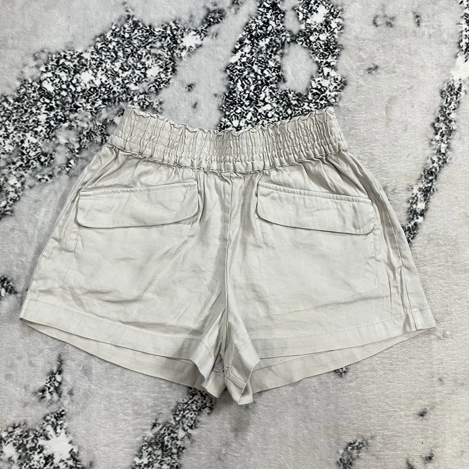 Maeve Anthropologie Shorts Size XS Ivory Pull On Smocked Waist Casual Pockets