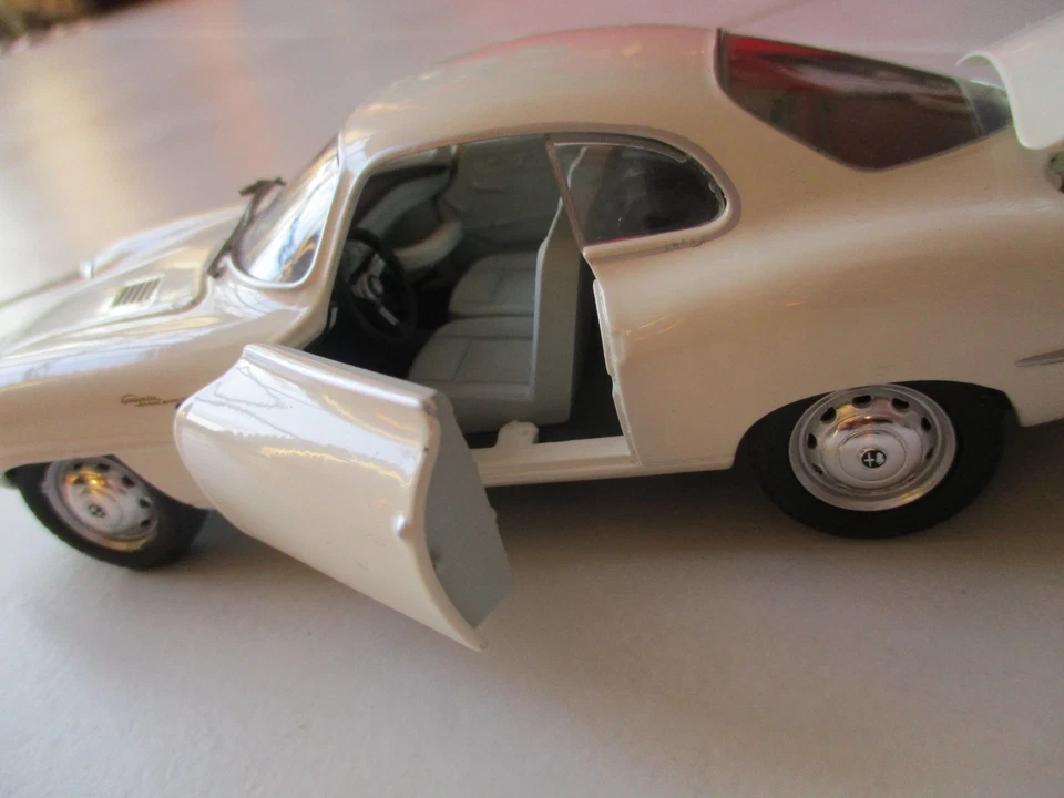 Modellauto Alfa Romeo Giulietta Sprint Speciale SS 1:24 - Bild 3 von 4
