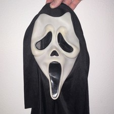 Fun World Ghostface mask Eastern Unlimited 2010 mask Scream 4 non glow