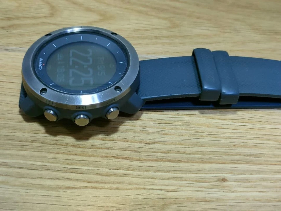 Reloj GPS Suunto Traverse Grafito Bisel Cristal Mineral Correa Silicona Foto 4 de 4