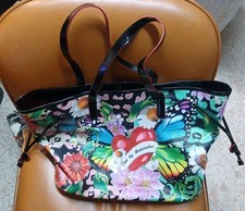 BORSA FLOWER BRACCIALINI CON MANICI E FONDO IN VERNICE NERA