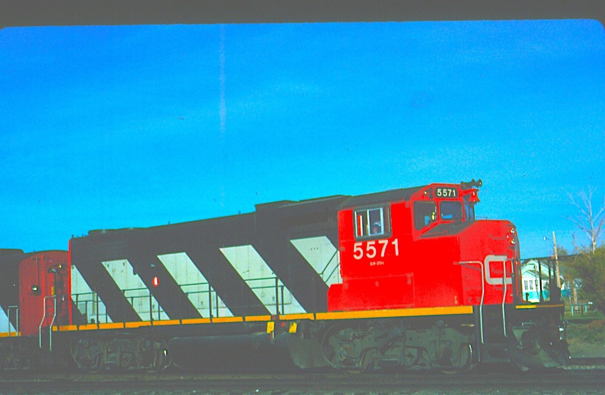 CNR 5571 GP38-2W, Kindersley, SK, 09/87; Kodachrome Original | eBay