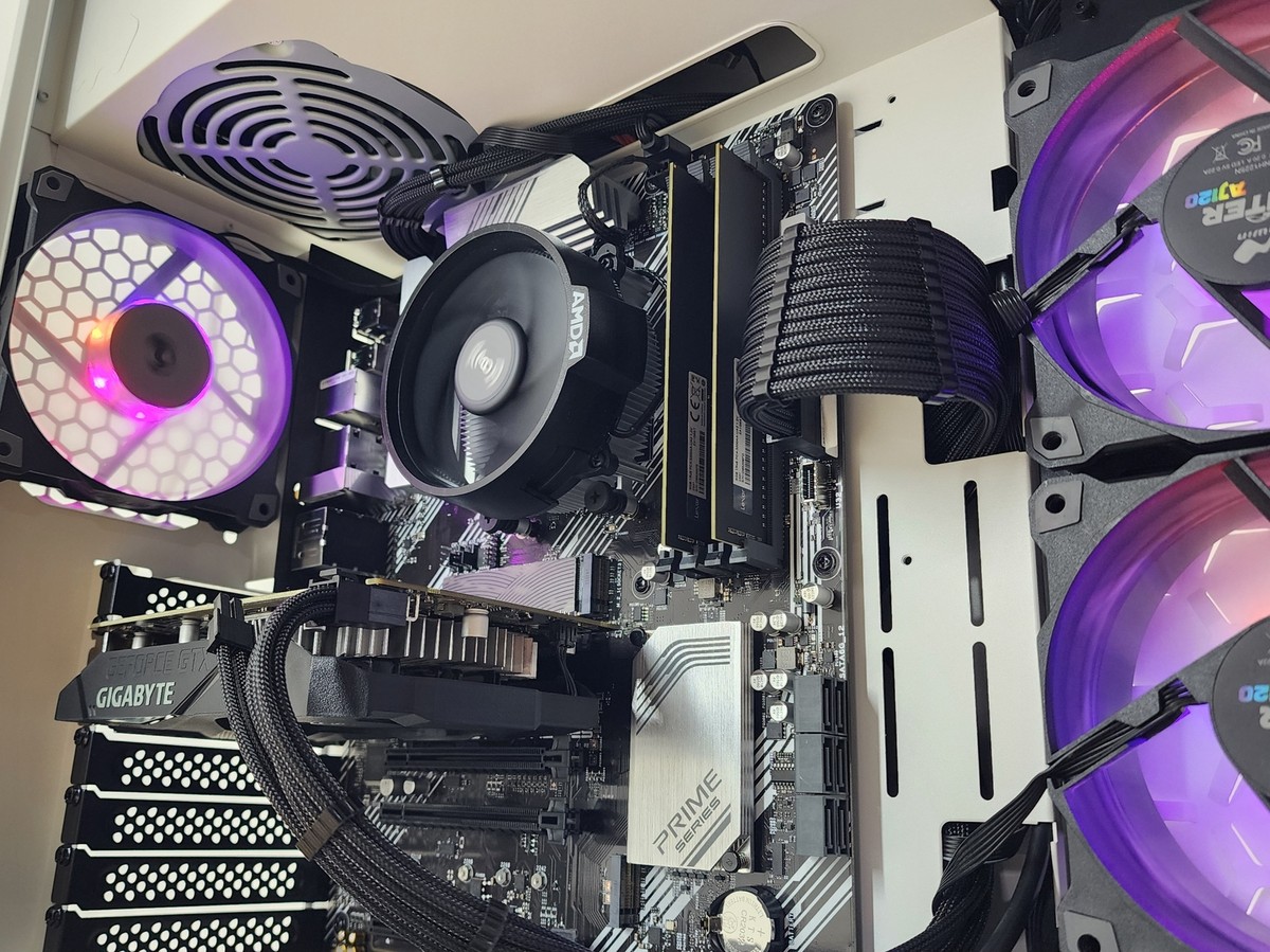 Gaming PC Ryzen 5 5500 16GB RAM 512GB SSD GTX 1650 SUPER 4GB