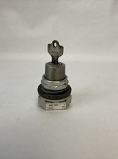 ALLEN BRADLEY 800T-H33 SER T SELECTOR SWITCH NEMA TYPE 4, 13