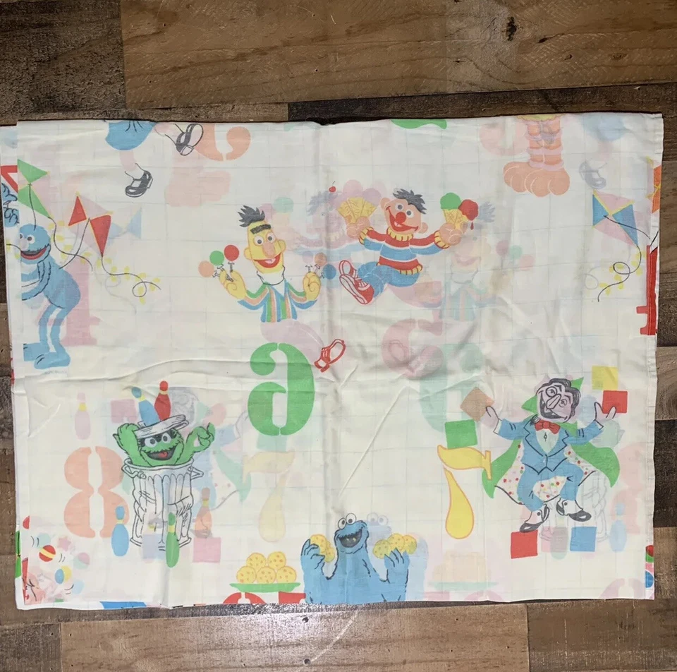 Juego de sábanas planas y ajustables de franela con números de calle Sésamo de colección de Stevens Foto 4 de 4