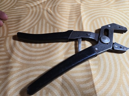 LOT OF 5 PRE-OWNED CRASFTMAN PROFESSIONAL TOOLS USA MADE SNIPS, PLIERS, ROBOGRIP - Picture 18 of 23