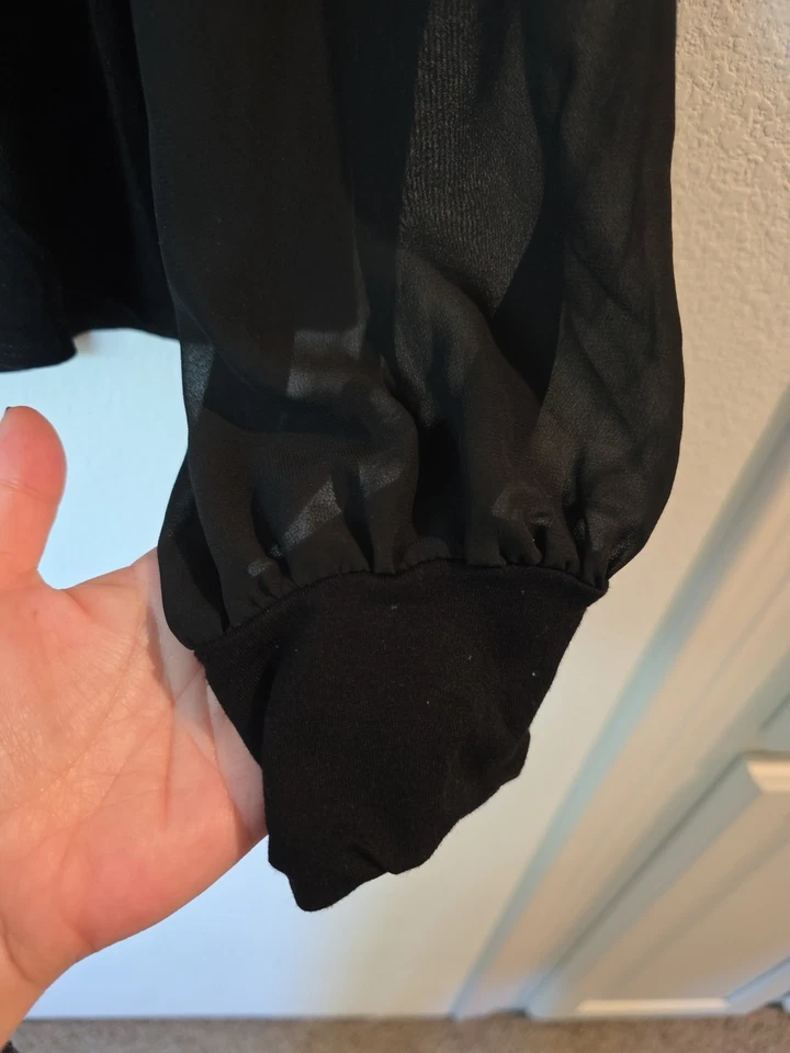 Top negro oscuro romántico de colección Y2K para mujer con hombros y mangas transparentes talla LG Foto 4 de 4