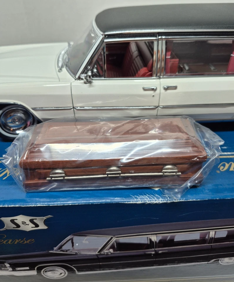 1966 Cadillac S&S Limousine Hearse Sunset Coach 1:18 Diecast - White - Image 4 of 4