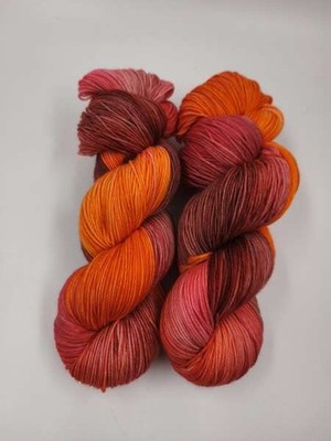 Die Softe '' High Twist Einöder Merino Sockenwolle -Rotorange Melone *handgefärbt