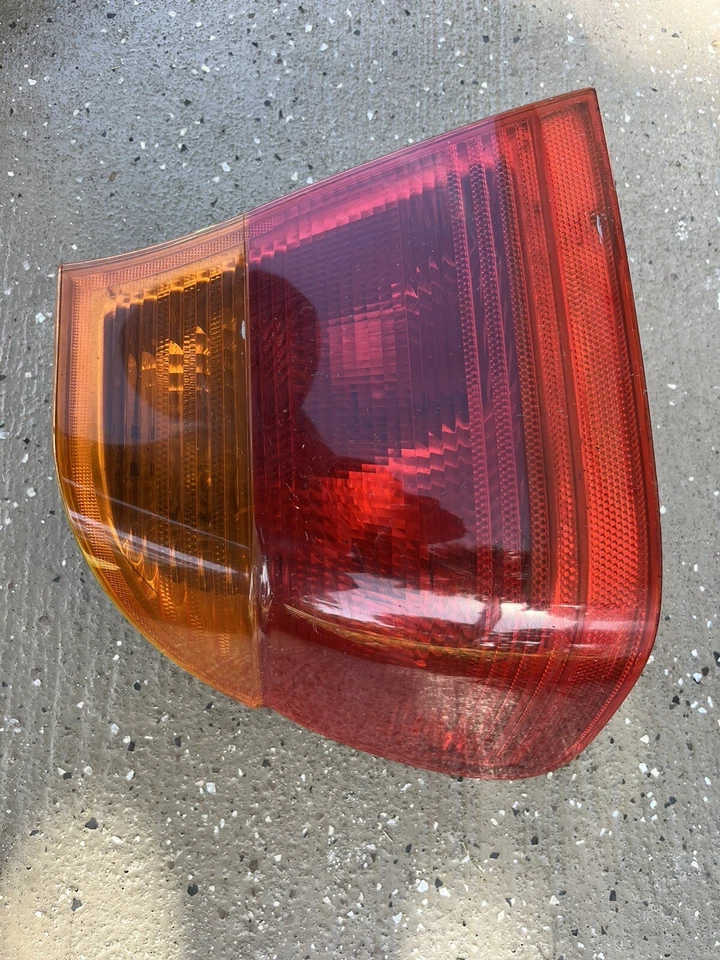 Conjunto de luces traseras izquierda y derecha BMW 323i E46 2000 piezas de automóvil OEM Foto 3 de 4