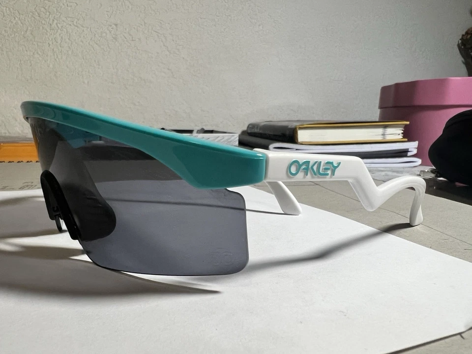 Oakley Razor Blades OO9146-11 白色/金色黑色铱太阳镜 - 带盒 — 第 3/4 张图片