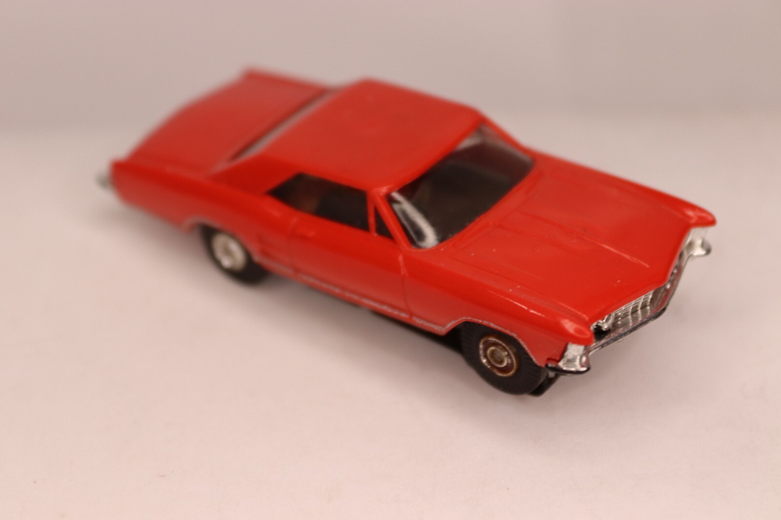 LOT 143 of 260 SLOT CAR AUCTION! AURORA T JET RED RIVIERA eBay