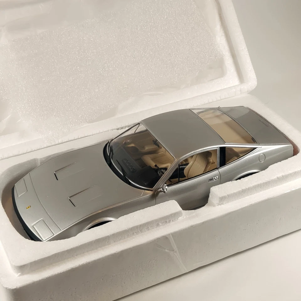 KK масштаб 1971 Ferrari 365 GTC4 металлический серебро масштаб 1/18 редкая - Изображение 4 из 4