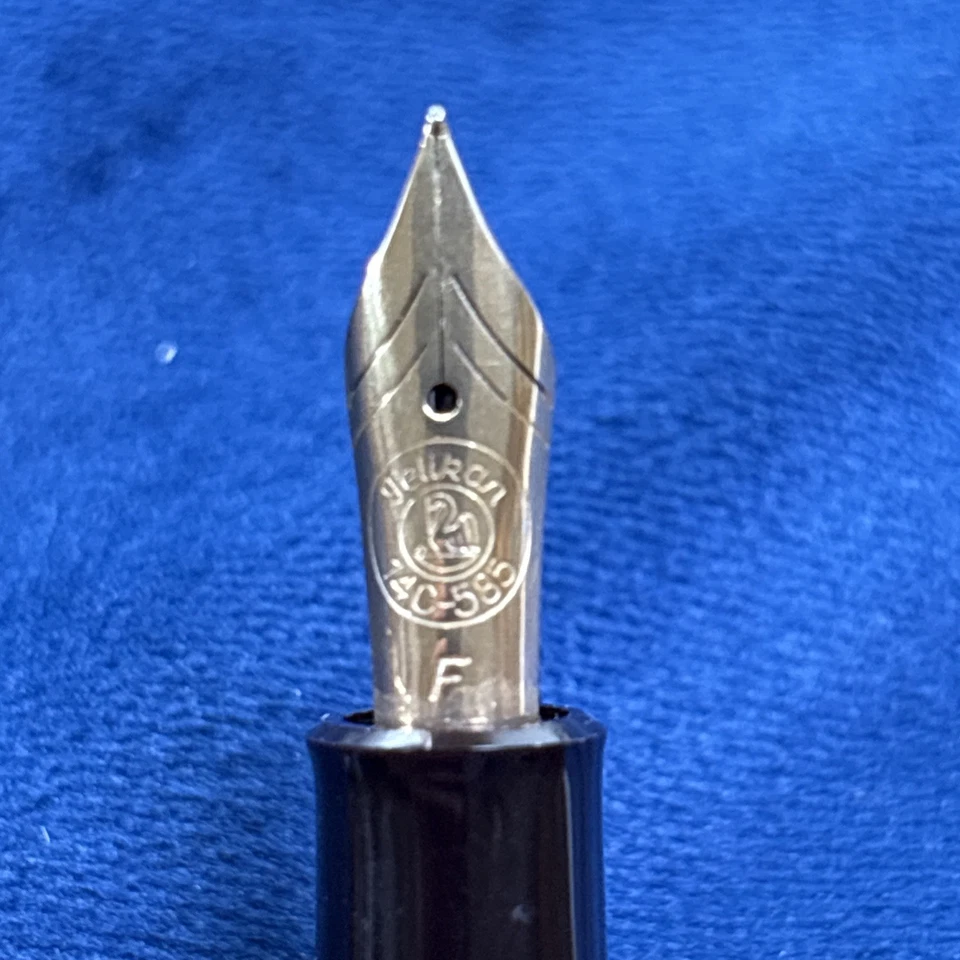 Pelikan Pen M400 Tortoiseshell Brown 14K Gold Fine Nib - Two Chick Logo Germany - Image 3 of 4