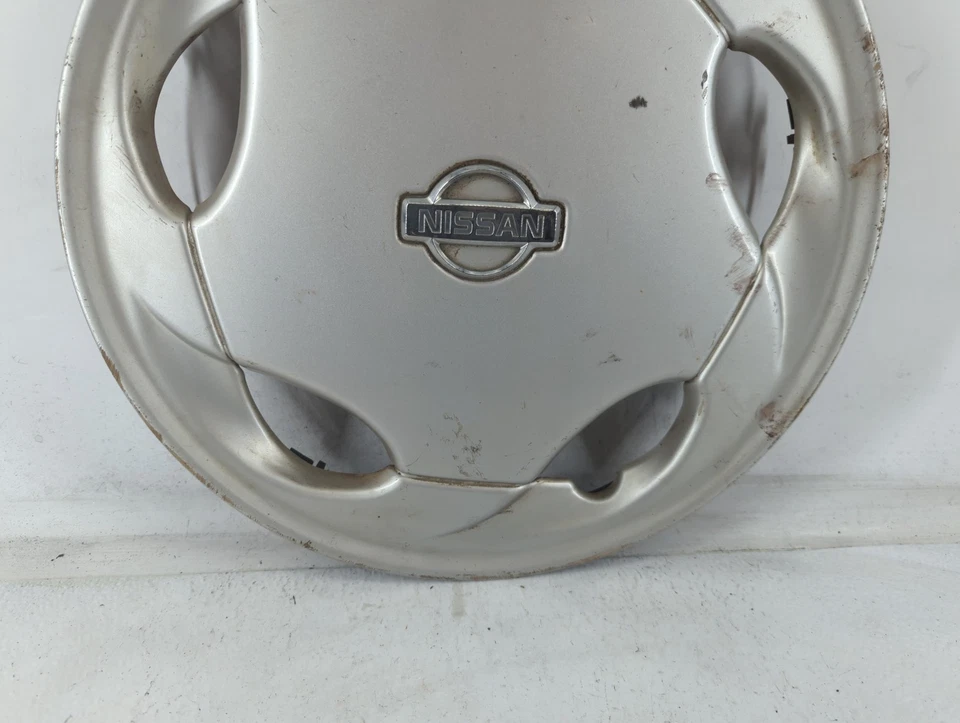 Оригинальный центральный колпак ступицы колеса 1994 Nissan Altima - Изображение 4 из 4