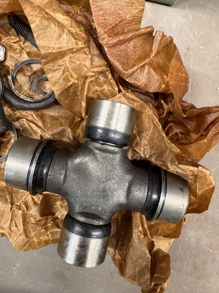 NOS 1957-1960 Oldsmobile Super Eighty Eight U-Joint Bolts Nuts Starfire 98 88 OE - Image 4 of 4