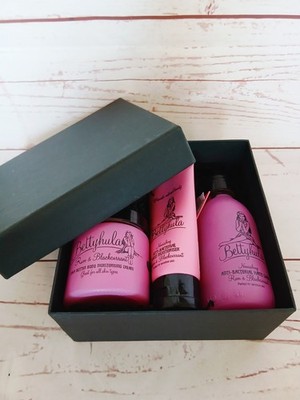 Bettyhula Rum & Schwarze Johannisbeere Hand Feuchtigkeitscreme Sheabutter Duschgel Geschenkset