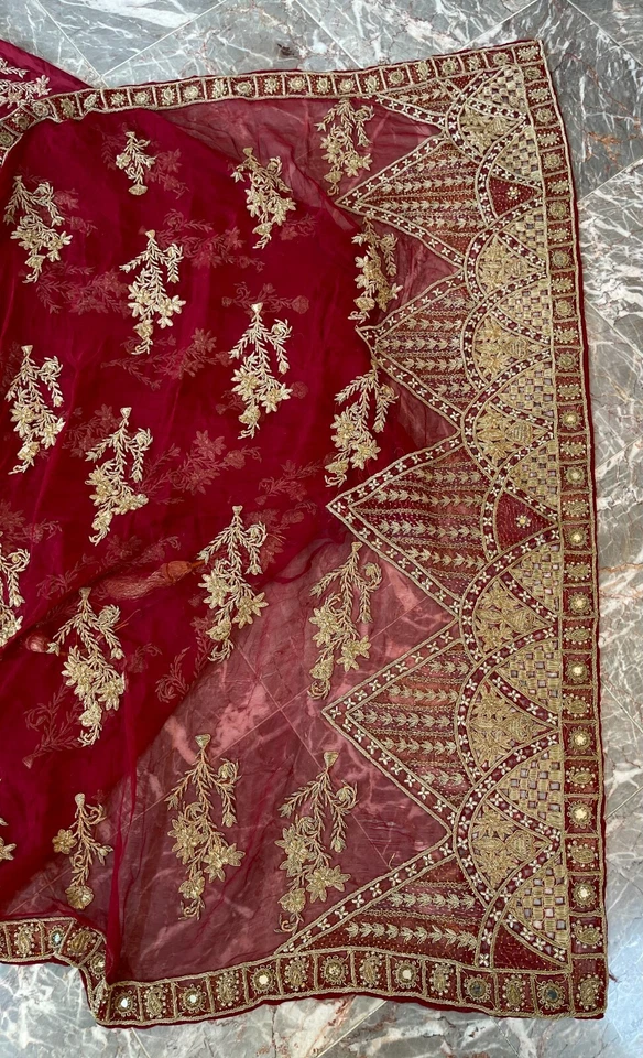 Lehenga bordada de seda pura para fiesta de boda con Dupatta a juego Foto 4 de 4