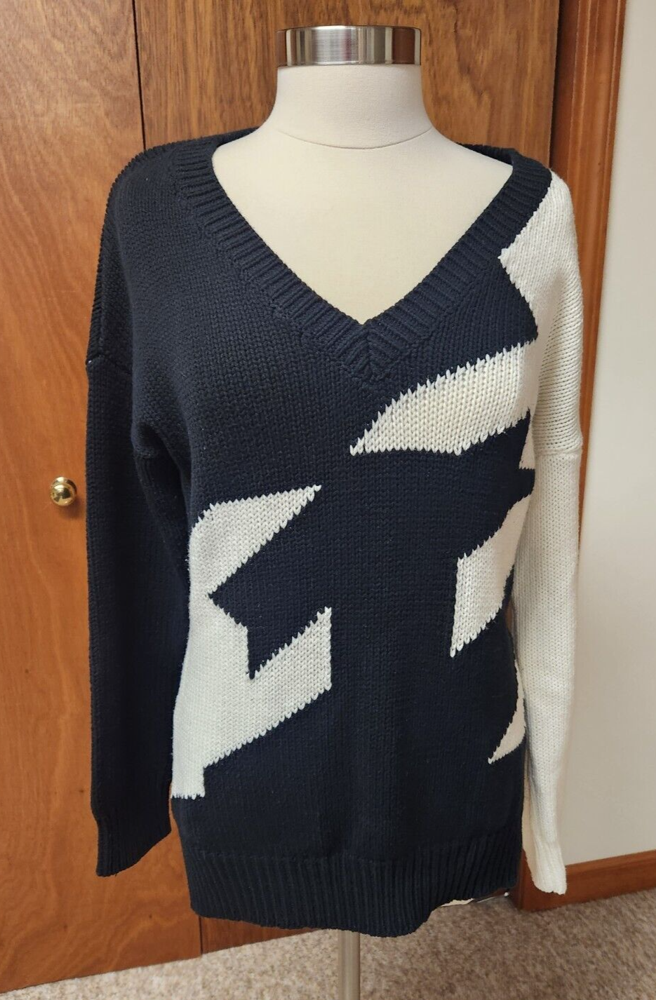 Venus Women's Black and White Sweater Size L | eBay